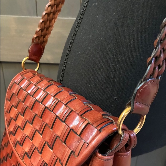 Vintage Woven Leather Shoulder Bag - Picture 11 of 11